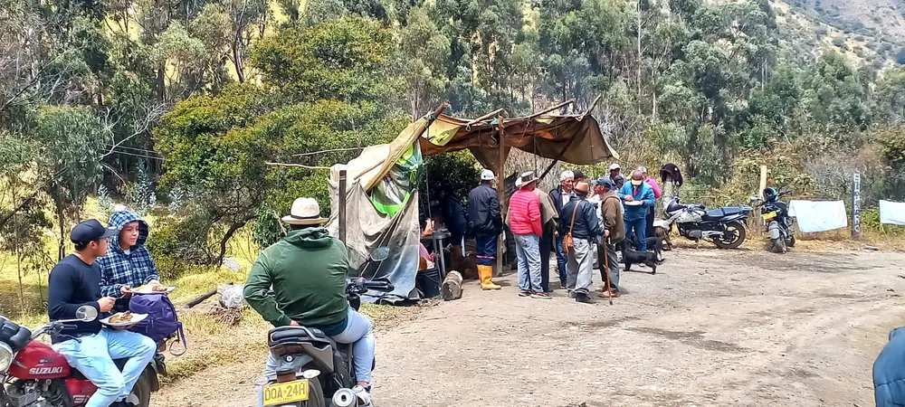 Plantón contra minería y capacitación - Imagen 1